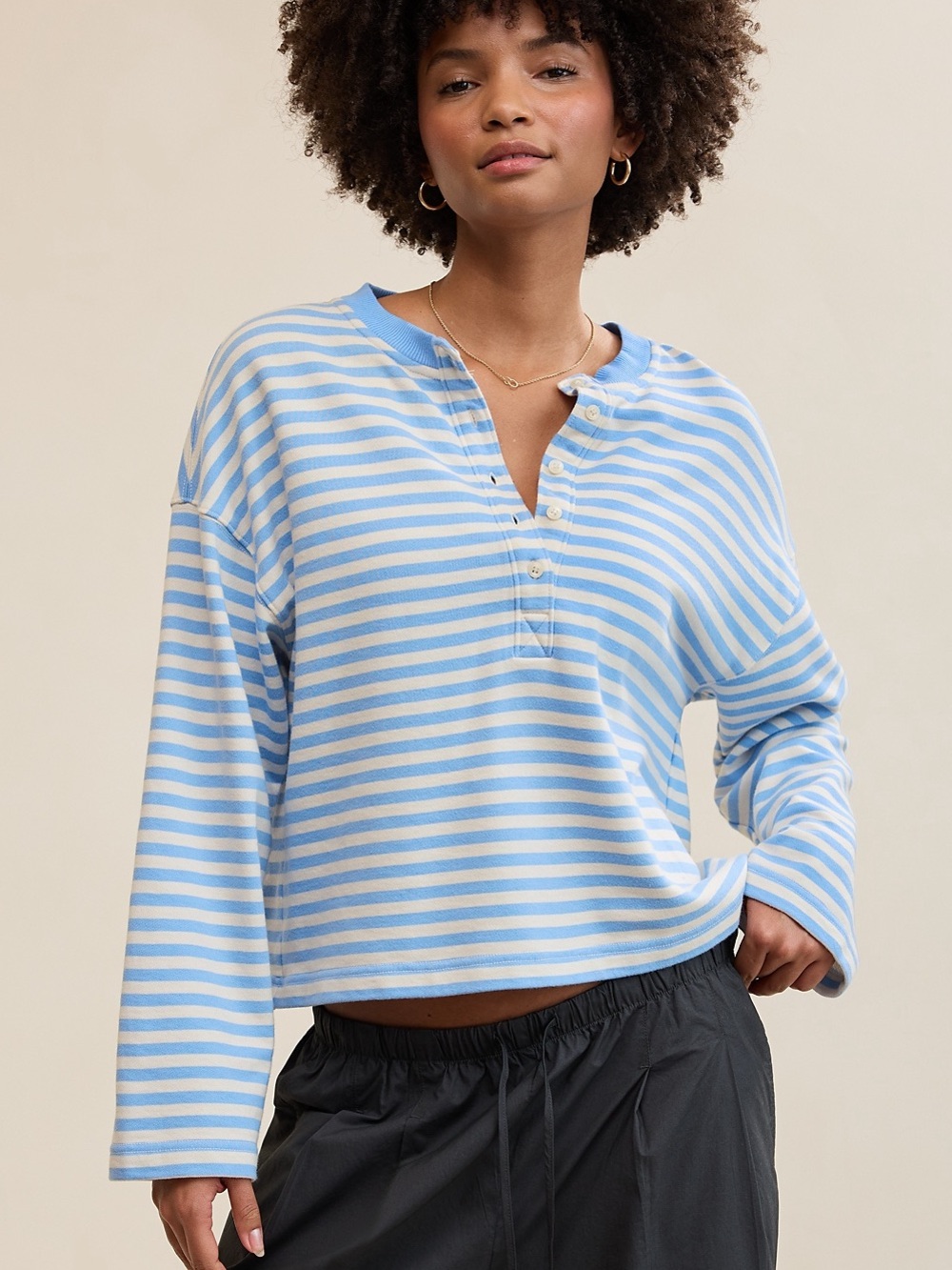 13.NWT AERIE ALUMNI HENLEY SWEATSHIRT